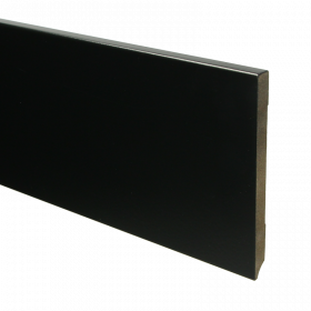 Rechte Moderne plint RAL 9005 150mmx12mm á 240cm