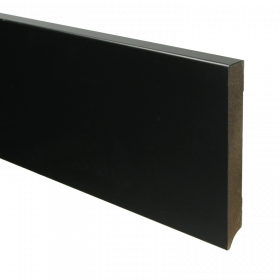 Rechte Moderne plint RAL 9005 150mmx18mm á 240cm